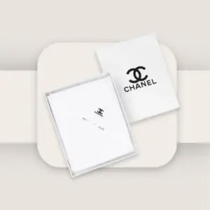 غترة شانيل بيضاء