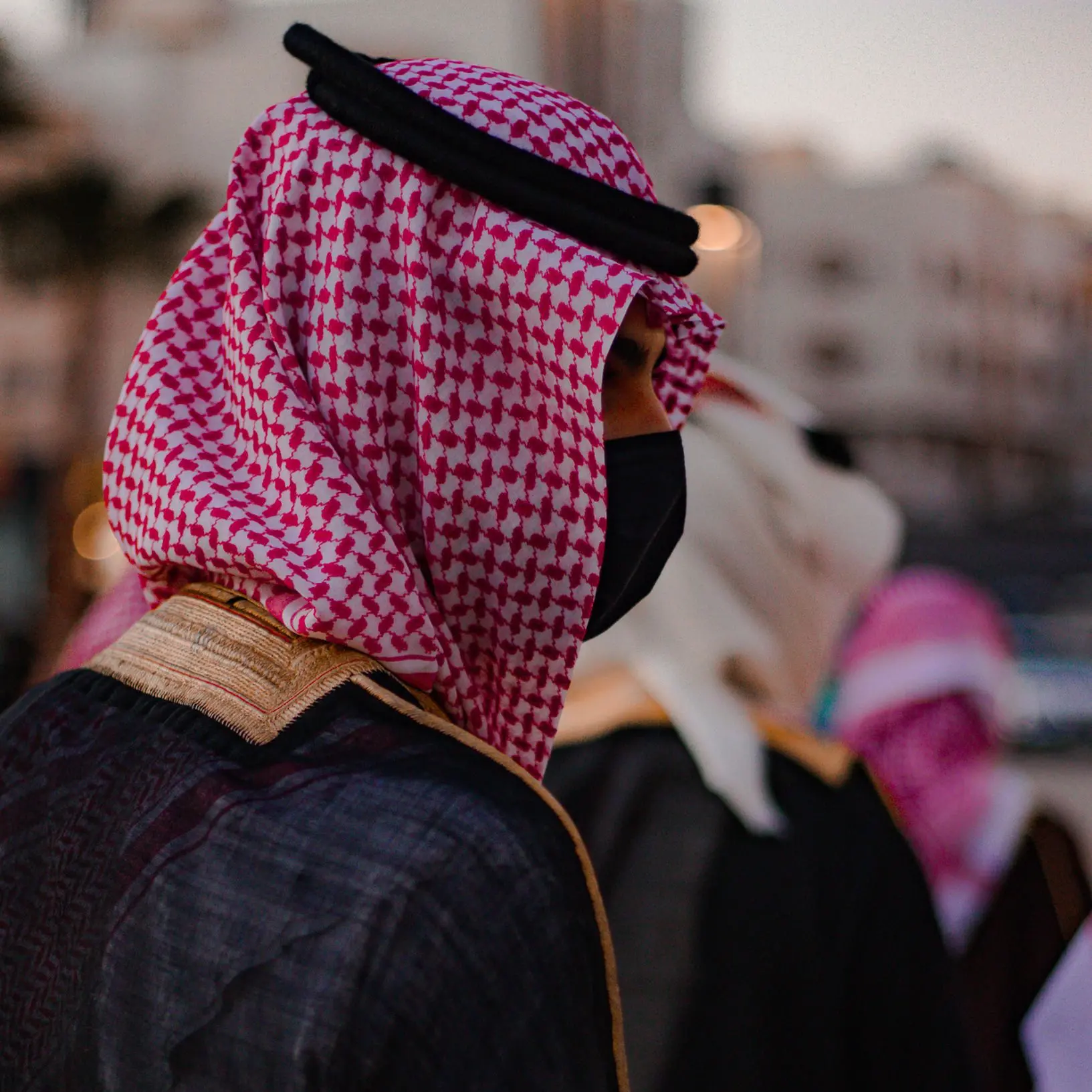 تفاصيل خامة وثبات الشماغ عند الارتداء