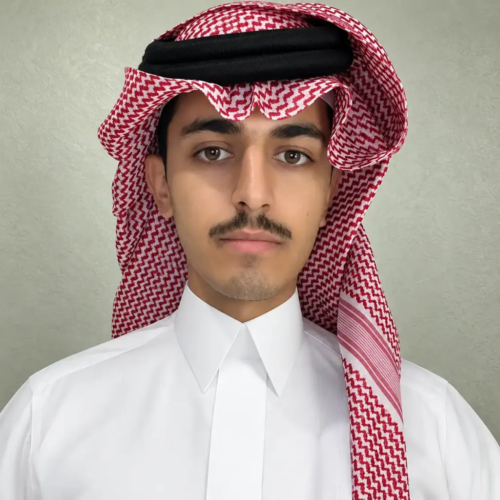 وضع الشماغ على الرأس وضبط الطرفين